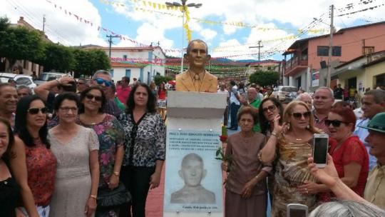ABAÍRA: INAUGURADA PRAÇA JOÃO HIPÓLITO RODRIGUES NO DISTRITO DE CATOLÉS