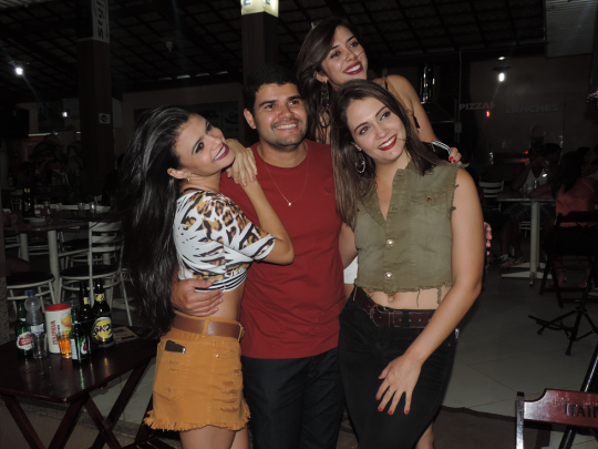 MAIS UM SÁBADO DE SOM AO VIVO NO BOCA'S GRILL