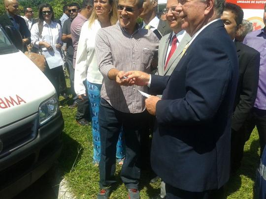 LIVRAMENTO: PREFEITO DR. PAULO RECEBEU AMBULÂNCIA DO SAMU EM SALVADOR