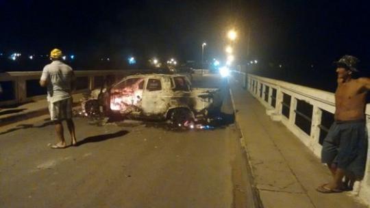 Cipó: Quadrilha explode banco, bloqueia ponte e atira contra delegacia