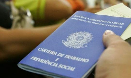 Após 22 meses, o país volta a criar empregos: 35,6 mil vagas abertas