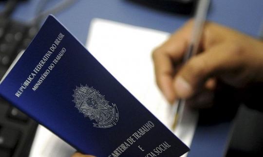 Desemprego recua para 13,9% no 4º trimestre, mas é o maior para o ano