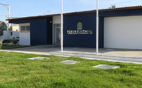 Volumes de caixas que seriam entregues no Fórum Eleitoral caem de caminhão e somem
