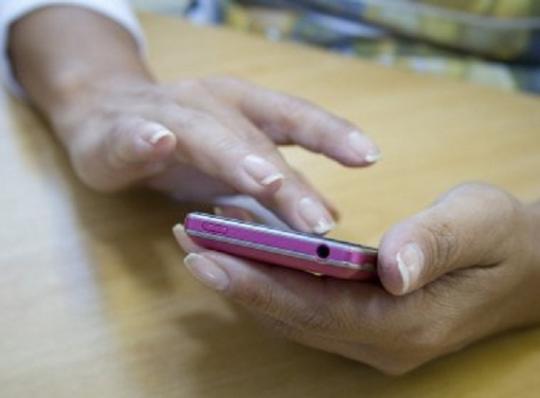 Vício: 42% dos internautas preferem ficar sem luz ou água a celular