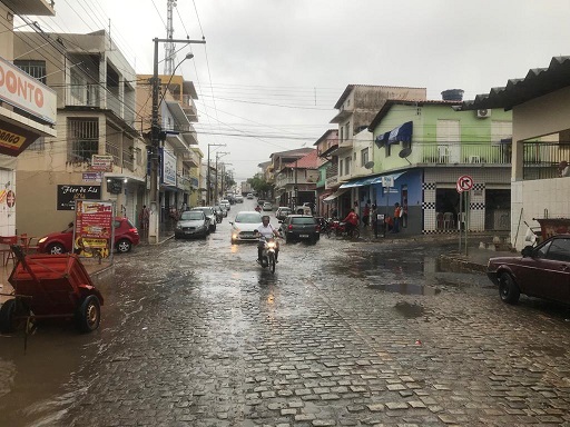 LIVRAMENTO: TEMPO AMANHECEU CHUVOSO NESTA QUARTA-FEIRA (23)