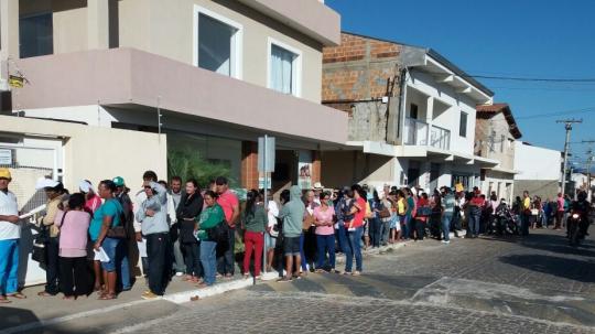 BIOMETRIA: ELEITORES FORMAM LONGAS FILAS NO CARTÓRIO DA 101ª ZONA ELEITORAL