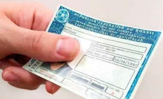 Nova lei que permite 40 pontos na CNH é sancionada por Bolsonaro