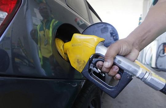 Alívio no bolso: gasolina já é encontrada por R$ 3,86 em Salvador