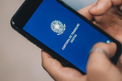 SAC cumpre novas regras para Carteira de Trabalho e cidadão passa a emitir documento online