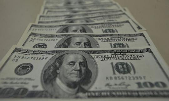 Dólar passa de R$ 4,35 e renova recorde desde criação do real