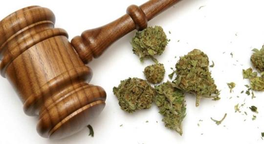 Pedido de vista adia julgamento sobre porte de drogas para consumo próprio