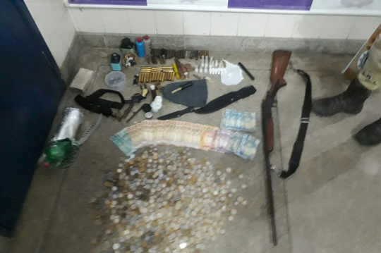JUSSIAPE: POLÍCIA MILITAR APREENDEU DIVERSOS OBJETOS ILÍCITOS NA TARDE DE ONTEM (06)