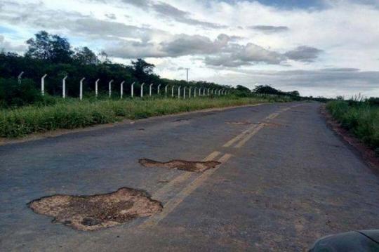 Situação de estrada entre Tanhaçu e Ituaçu causa transtornos e prejuízos a condutores
