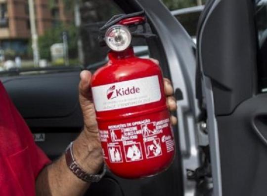 Uso de extintor de incêndio em carros passará a ser facultativo