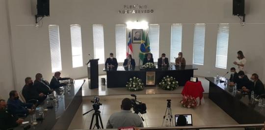 PRESIDENTE DO TRE-BA, DES JATAHY JÚNIOR, RECEBE TÍTULO DE CIDADÃO LIVRAMENTENSE