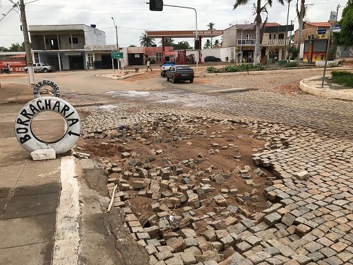 LIVRAMENTO: APÓS CHUVA FORTE RUAS FICARAM ESBURACADAS
