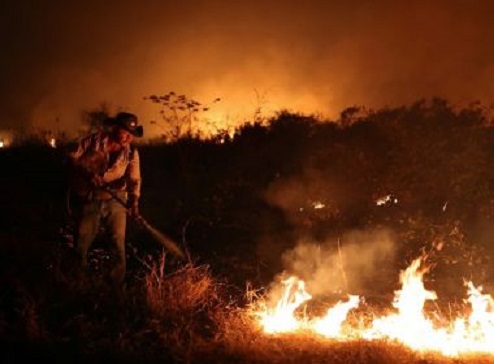 Incontrolável, fogo já consumiu 26,5% do Pantanal, mostram satélites