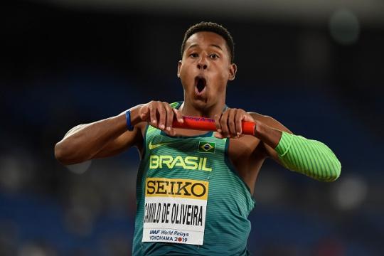 É campeão! Brasil vence EUA por dois centésimos e leva o título mundial do revezamento 4x100m