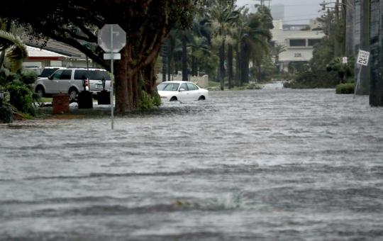 Furacão Irma perde força e volta à categoria 1 antes de chegar a Tampa, na Flórida
