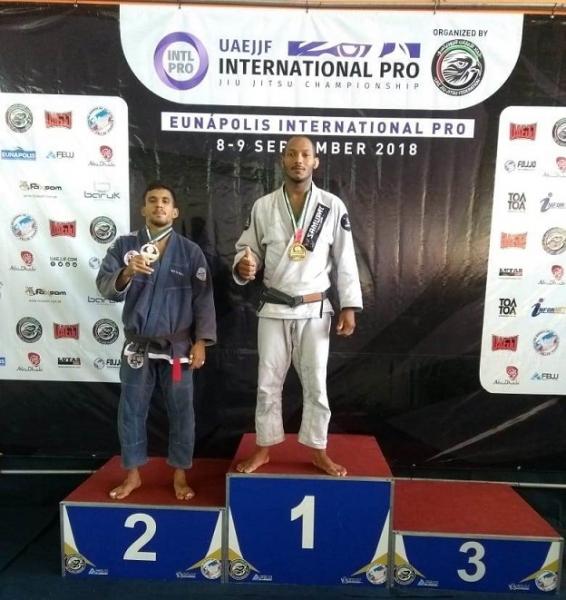 JIU-JITSU: ATLETAS DE LIVRAMENTO CONQUISTAM MEDALHAS EM COMPETIÇÃO INTERNACIONAL NA CIDADE DE EUNÁPOLIS-BA
