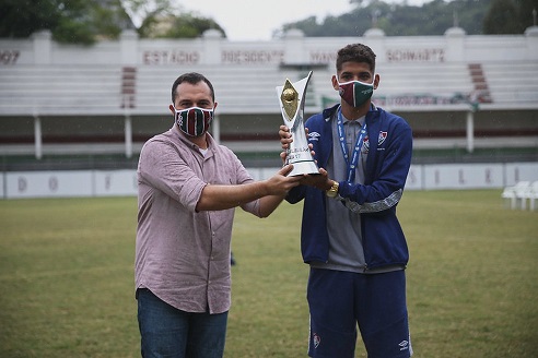 Recuperado de voadora no rosto, João Neto encara nova decisão no Fluminense Sub-17: 'Confiante'