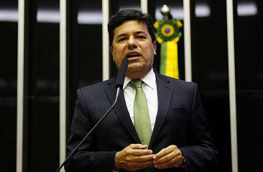 Universidades públicas continuam gratuitas, diz ministro da Educação sobre boatos