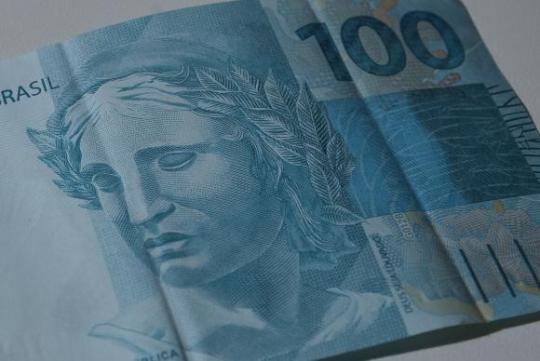Salário mínimo cresceu 77% desde 2002, diz Ministério do Trabalho