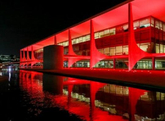 Planalto teria margem de 50 votos para barrar impeachment, mas quer garantir apoios