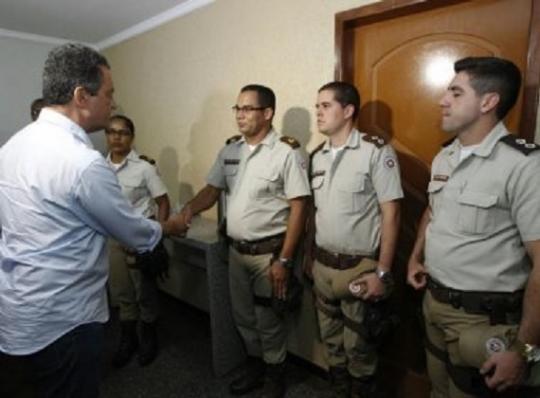 Rui anuncia concurso para soldado em 2016 e fala sobre seleção para professor