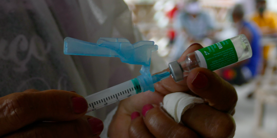 Fiocruz entrega hoje as primeiras 500 mil doses de vacina contra Covid-19 produzidas no País