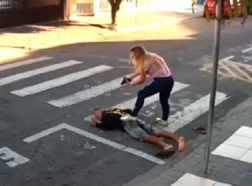 Policial de folga, mãe mata ladrão em frente a escola no interior de São Paulo