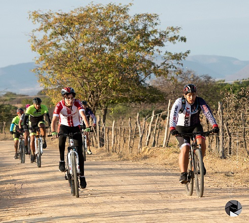 LIVRAMENTO: EVOLUTION BIKE REALIZOU DESAFIO PORTEIRINHAS 100 KM