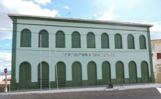 LIVRAMENTO: DECRETO DA PREFEITURA SUSPENDE LICENÇA PRÊMIO DOS SERVIDORES PÚBLICOS