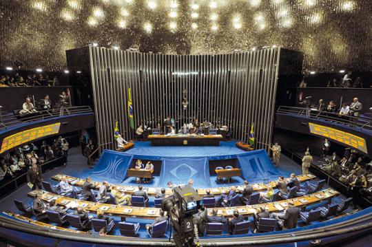 Senado estende PEC da Bengala a funcionalismo público