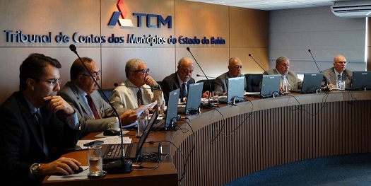 Gestores são punidos por compra de diplomas de mérito