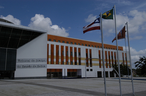 Recepcionistas do Tribunal de Justiça da Bahia ganham até R$ 48 mil, diz jornal