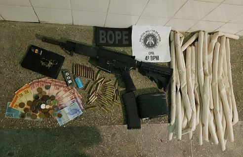 Suspeito de roubos a bancos e tráfico de drogas é morto em confronto na BA; fuzil e material explosivo foram apreendidos