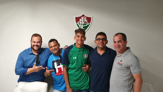 JOÃO NETO ASSINA CONTRATO PROFISSIONAL COM O FLUMINENSE RJ