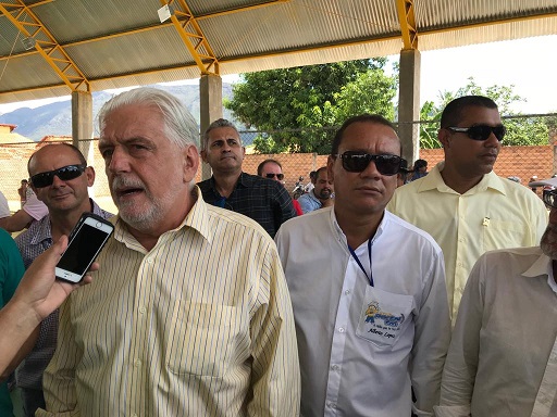Jaques Wagner lidera disputa pelo Senado na Bahia e Irmão Lázaro aparece em segundo