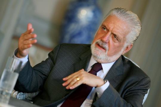 Dilma tira poderes de comandantes militares e passa para Wagner