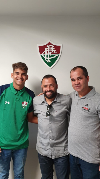 JOÃO NETO ASSINA CONTRATO PROFISSIONAL COM O FLUMINENSE RJ