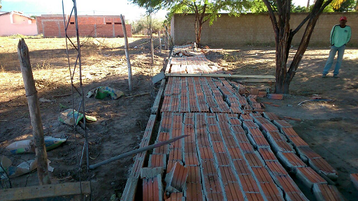 LIVRAMENTO: MURO DA ONG APA, CONSTRUÍDO COM DOAÇÕES, FOI DERRUBADO NA MADRUGADA DE HOJE (16}